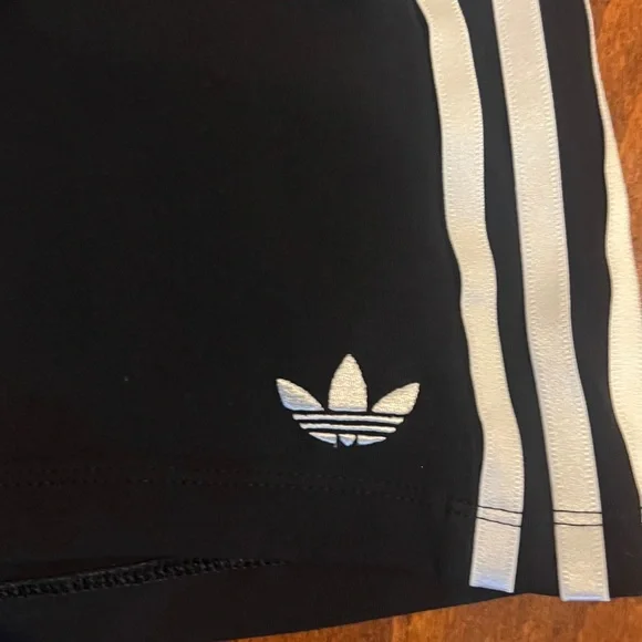 adidas Originals Shorts - Picture 3 of 8